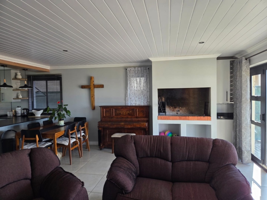 4 Bedroom Property for Sale in Hartenbos Heuwels Western Cape